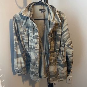 Camo synched waist coat a.n.a medium cute stylish